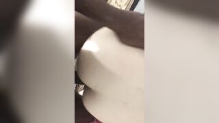 Fille blanche avec un cul serré parfait baisée anal par la BBC